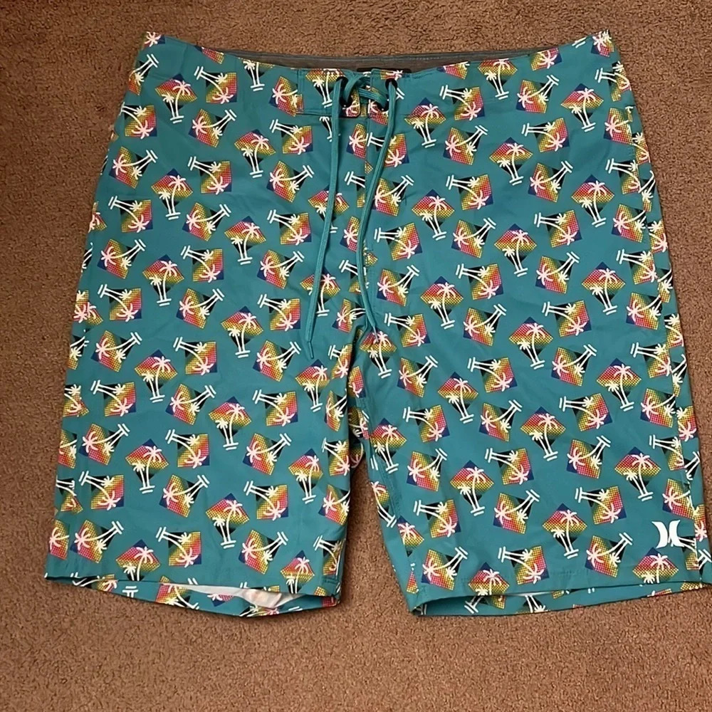 HURLEY 20” SWIM TRUNKS SHORTS MENS - Size 36‎